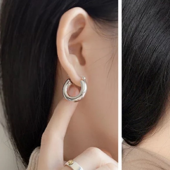 🔘Insta small hoop sterling silver earrings - Picture 2 of 6